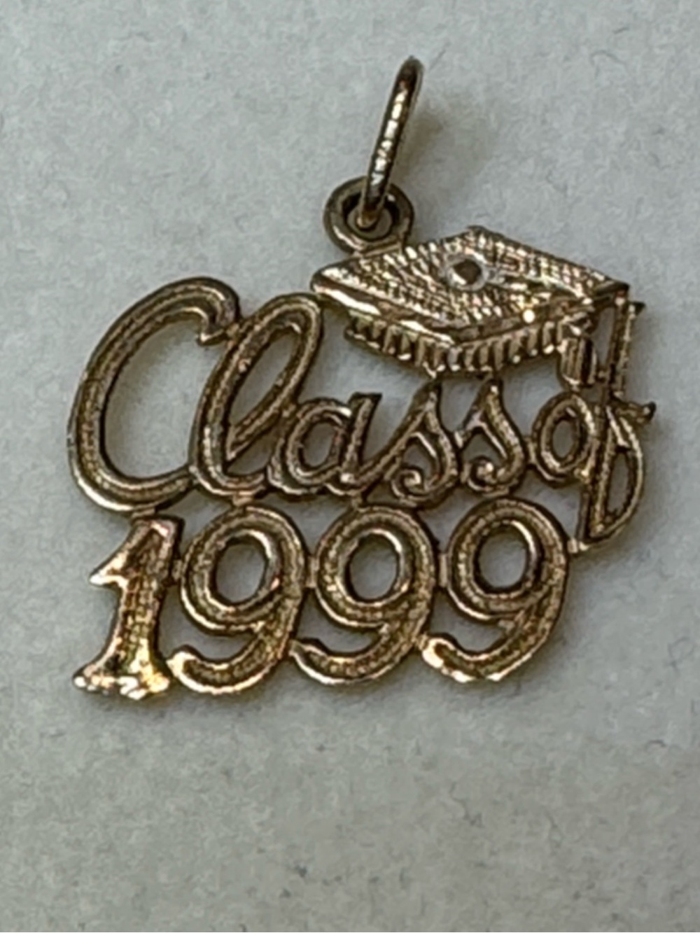 14K Gold Class of 1999 Graduation Cap Charm pendant  .92 grams